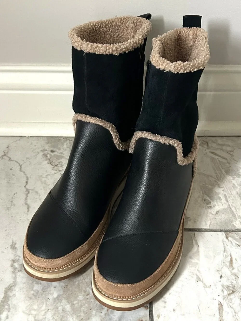 TOMS Makenna Womens 6.5 Black Leather Faux Fur Lined Winter Boots 10014172
